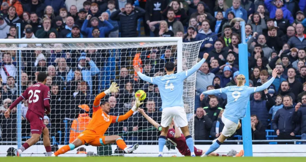 Erling Haaland (9), del City, celebra uno de sus goles. Foto: EFE.
