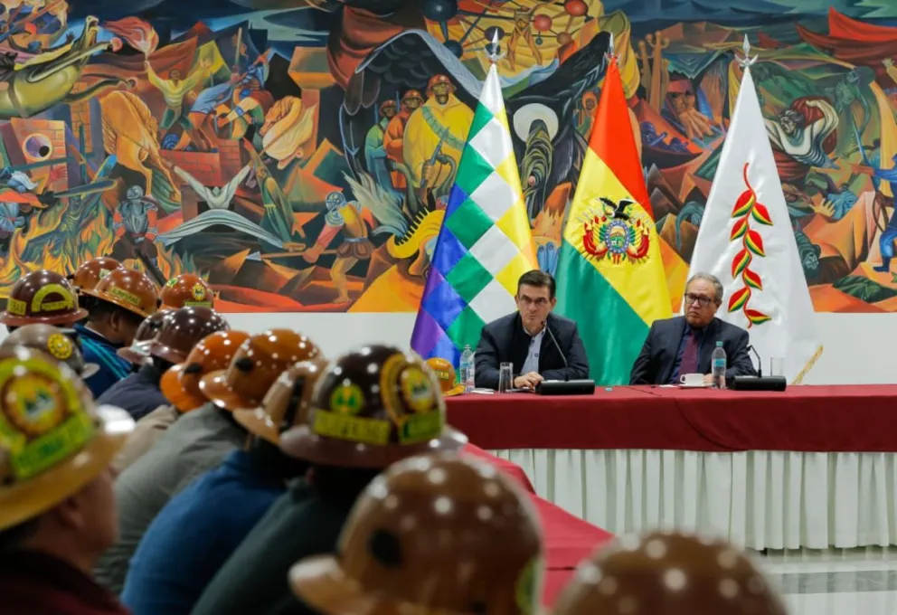 El Presidente se reunen con los auríferos. FOTO: Vocería presidencial