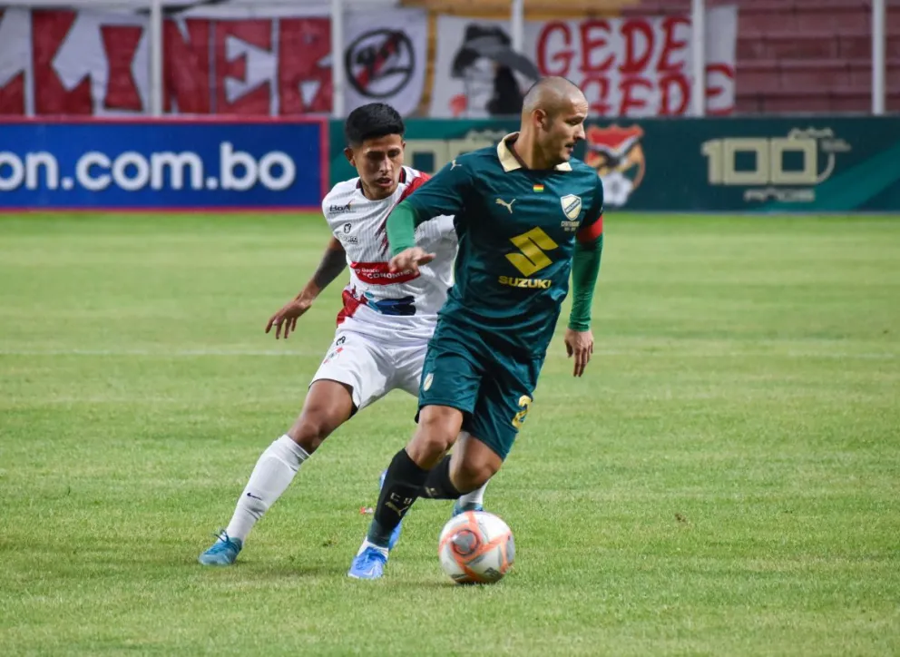 Incidencia de la final de ida entre Bolívar (de verde) y Nacional en Potosí. Foto: Agencia Marka Registrada.