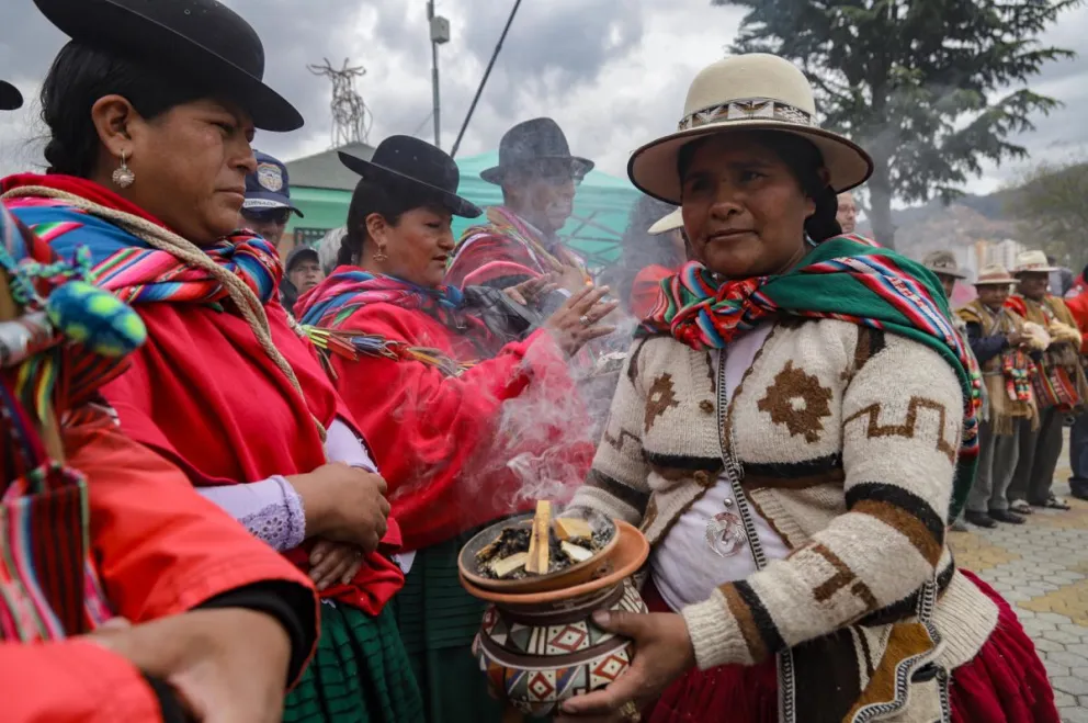 Amautas realizan rituales ancestrales durante una ceremonia este domingo. Fotos: EFE