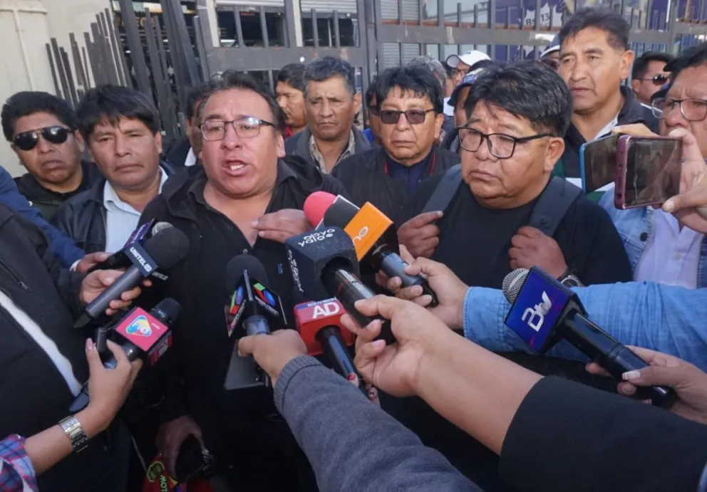 Dirigentes del transporte de La Paz en diálogo con la prensa. Foto: APG