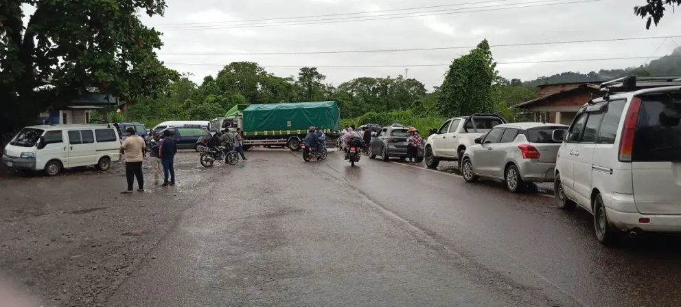 Una vía cortada este lunes en el Trópico de Cochabamba. Foto: RKC