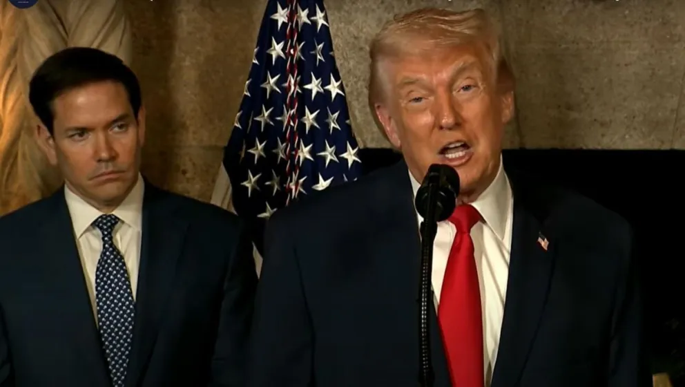 Captura de video tomada de una transmisión de La Casa Blanca del presidente de Estados Unidos, Donald Trump, junto al secretario de Estado, Marco Rubio, este lunes, desde Palm Beach, Florida (EEUU). Foto: EFE