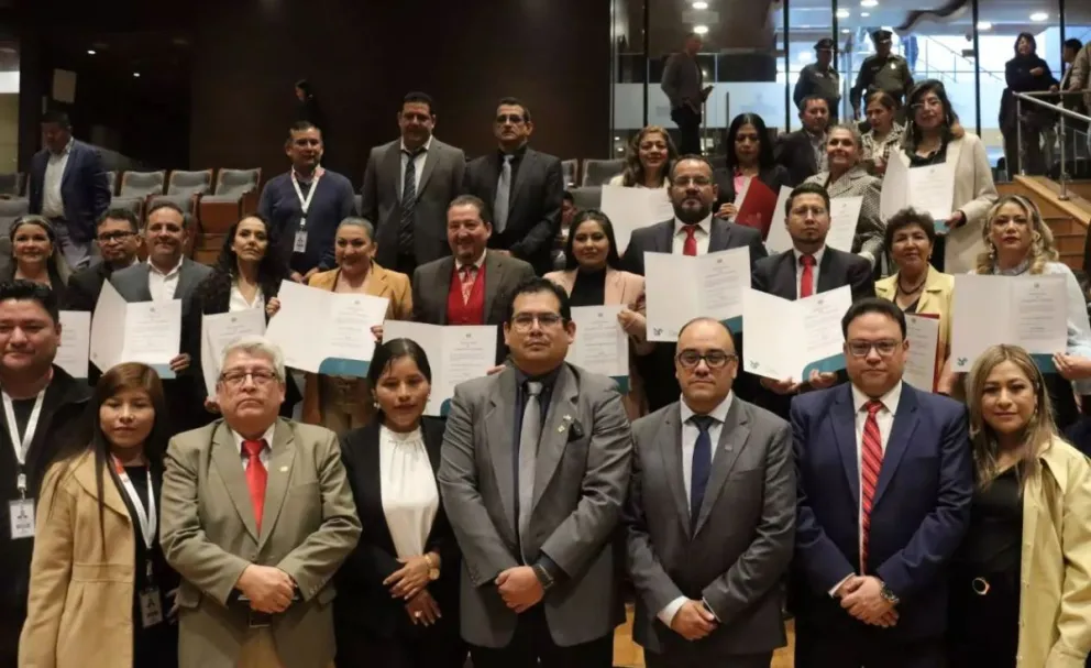 Autoridades del TSE y de Diputados con los vocales ya designados. Foto: Cámara de Diputados