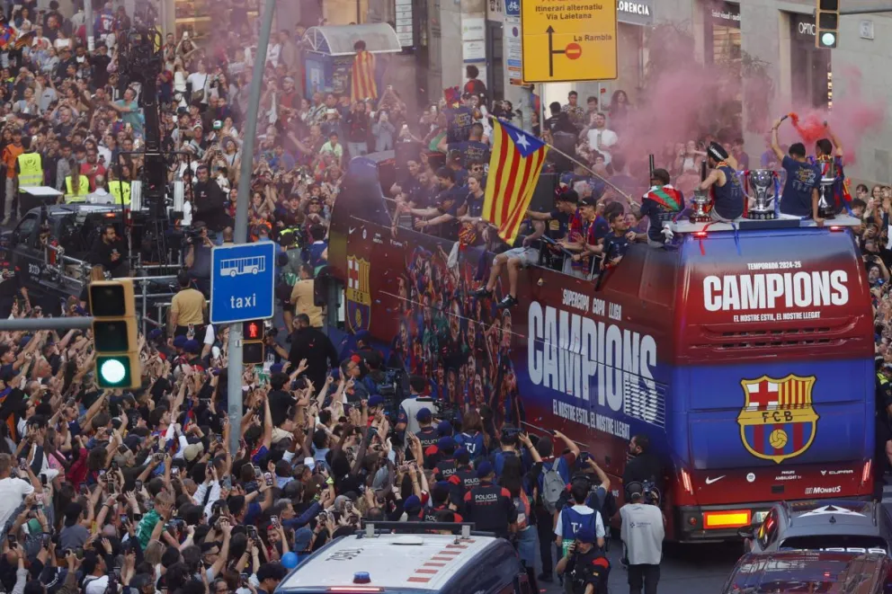 Los jugadores del Barcelona durante la celebración de la consecución del triplete nacional (Supercopa de España, Copa del Rey y LaLiga). Foto: EFE.