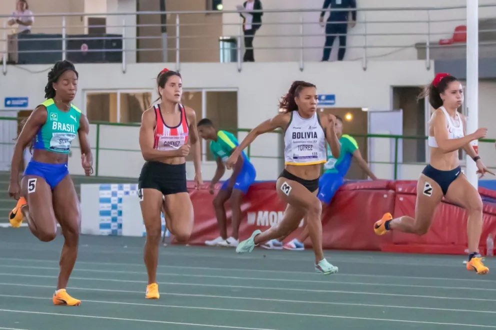 Una prueba de velocidad en el Sudamericano Indoor 2024. Foto: FAB.