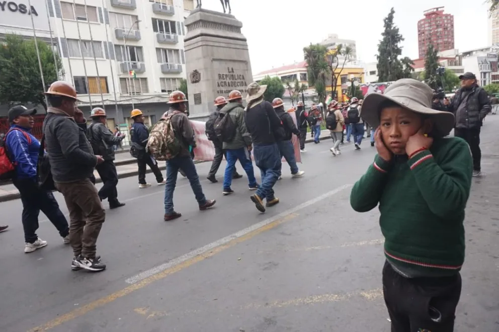 Moneros movilizados en el centro de La Paz en la Navidad. Foto: APG