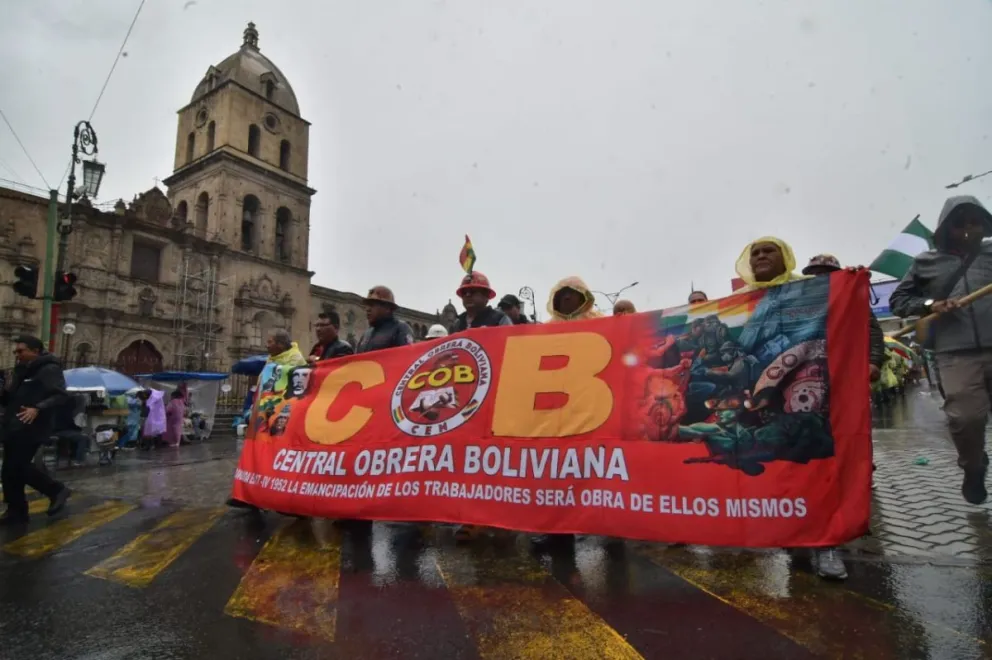 La marcha de la COB, la mañana de este viernes. / Foto: APG.