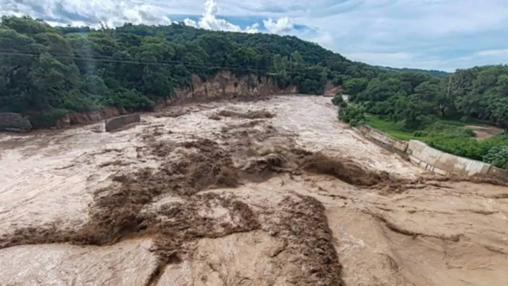 Un turbión en el río Piraí. Foto: Red Uno