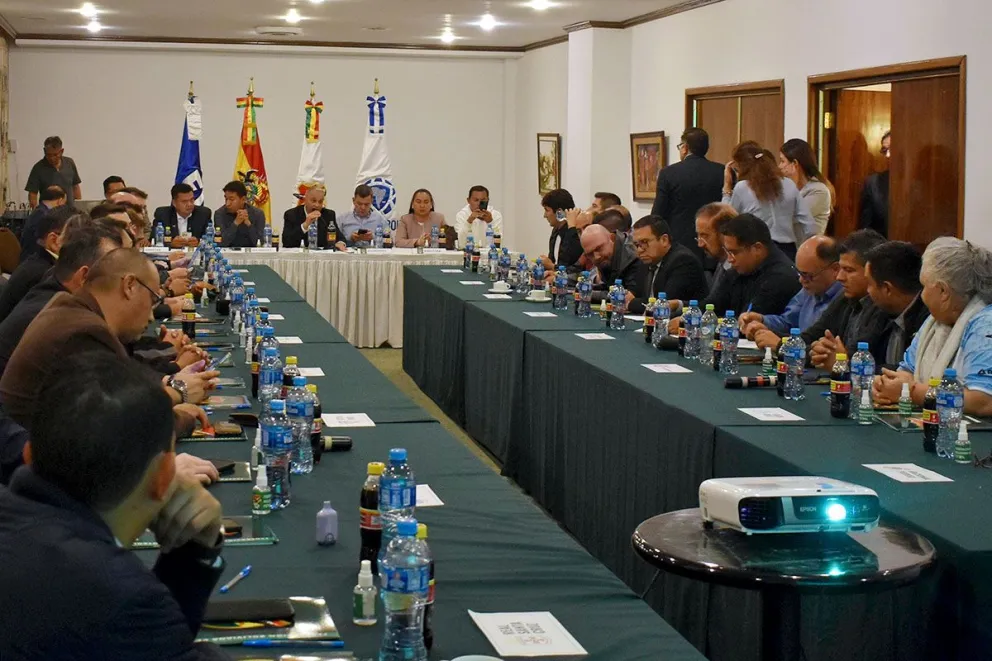 Una reunión anterior de los clubes de la División Profesional. Foto: AD
