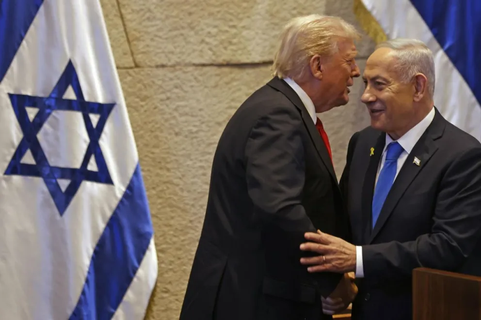Foto de archivo del presidente de EE.UU., Donald Trump (L), y el primer ministro de Israel, Benjamin Netanyahu, en el parlamento israelí el 13 de octubre de 2025. Foto: EFE