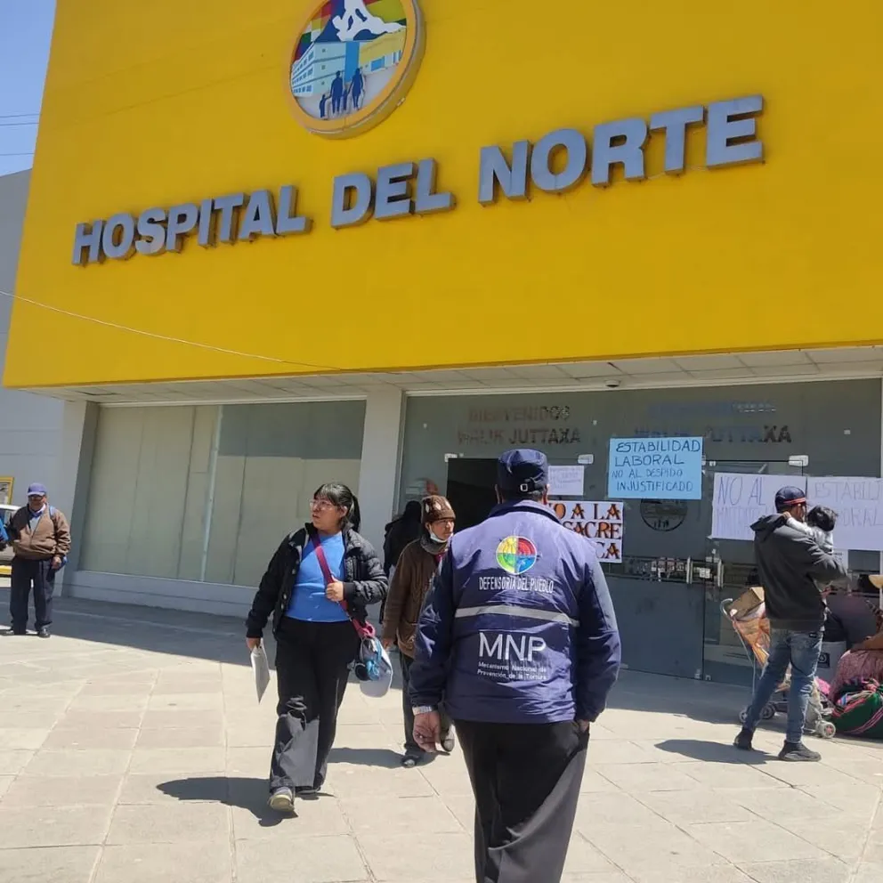 Frontis del Hospital del Norte donde fue internado el paciente con influenza H3N2 variante K. Foto: Defensoria del Pueblo