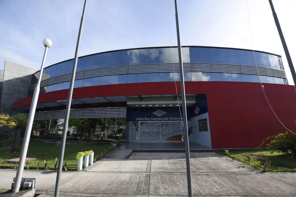 Las oficinas de YPFB en Santa Cruz. FOTO: APG