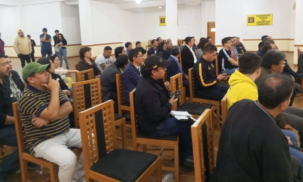 Fotografía de archivo de los asistentes a la asamblea del lunes 22 que fue postergada. 