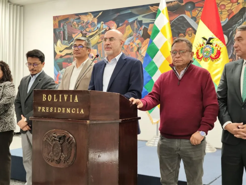 El gabinete en conferencia de prensa. FOTO: Paulo Lizárraga / Visión 360