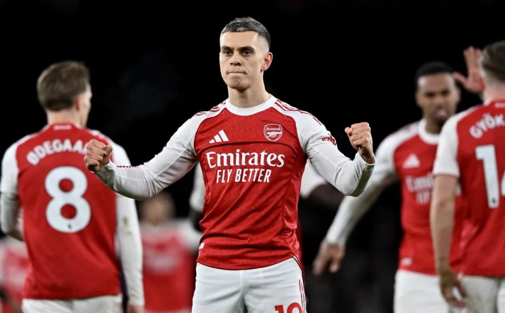 Leandro Trossard festeja el tercer gol del Arsenal. Foto: EFE