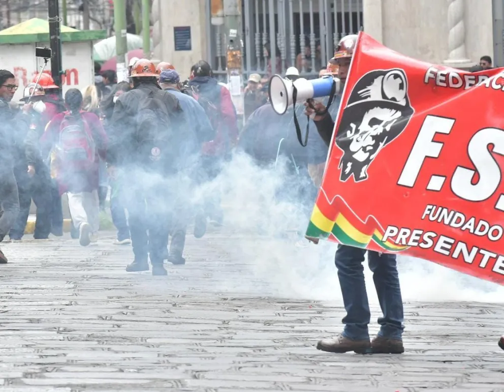 Protesta de la COB este martes en el centro paceño. Foto: APG