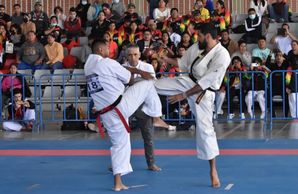 Dos karatecas en pleno combate. Foto: Feboka.