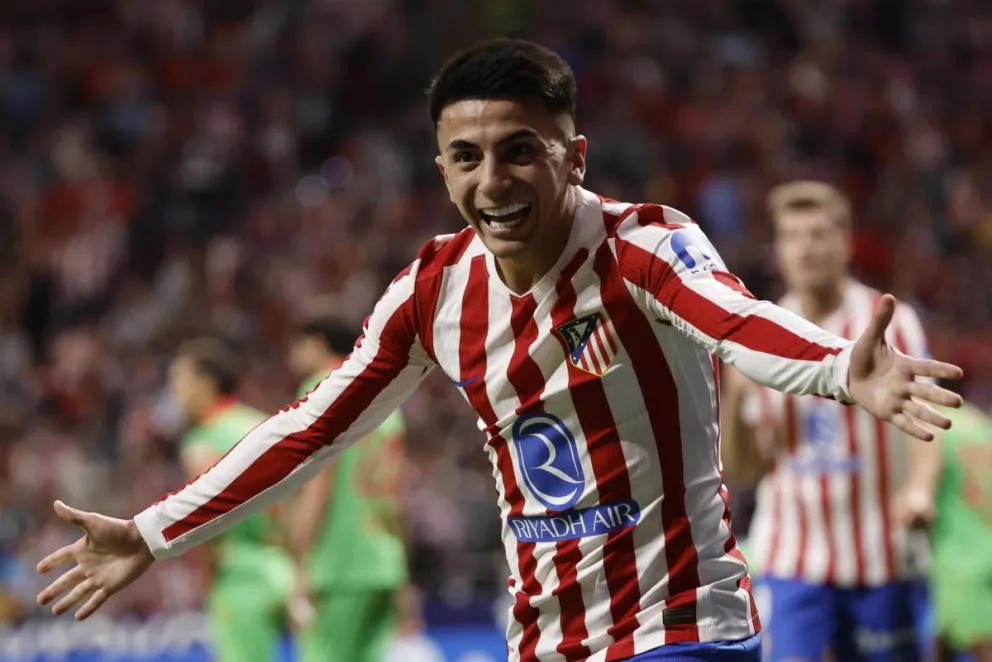 Almada festeja durante un partido con el Atlético Madrid. Foto: EFE.
