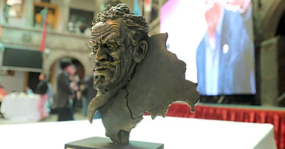 La estatuilla del galardón. FOTO: APG