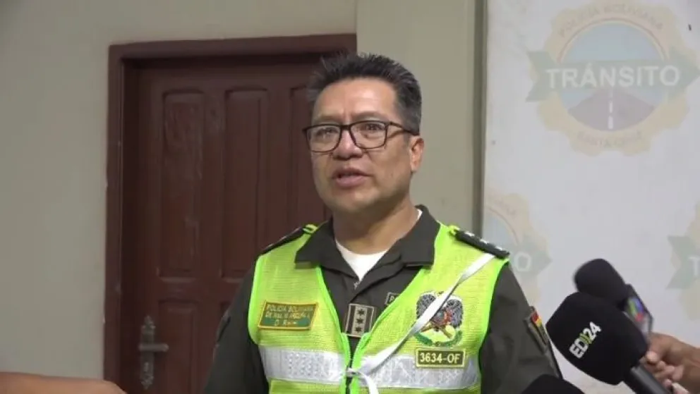 El director de Tránsito, Tadeo Arequipa, en contacto con los medios. Foto: Captura de video