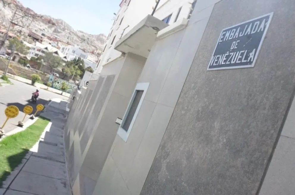 La Embajada de Venezuela en La Paz se encuentra vacía. Foto: APG