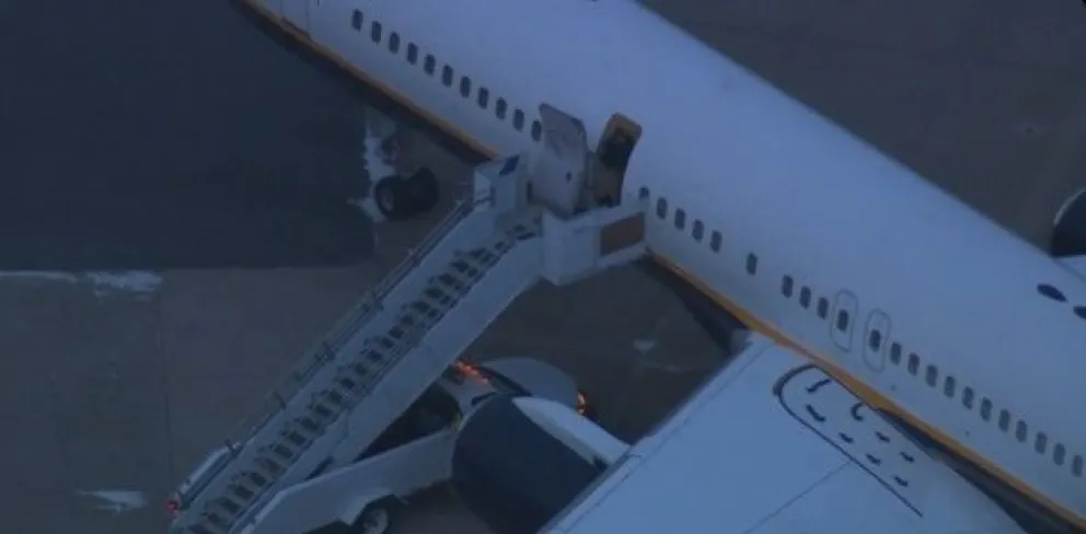 El avión militar Boeing 757, que trasladó al presidente venezolano, Nicolás Maduro, aterrizó este sábado en Nueva York. Foto: Captura de video