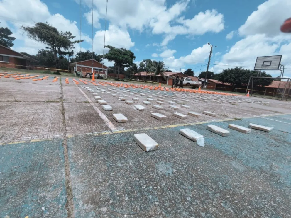 Los paquetes de droga, secuestrados durante el operativo. Foto: Viceministerio de Defensa Social y Sustancias Controladas