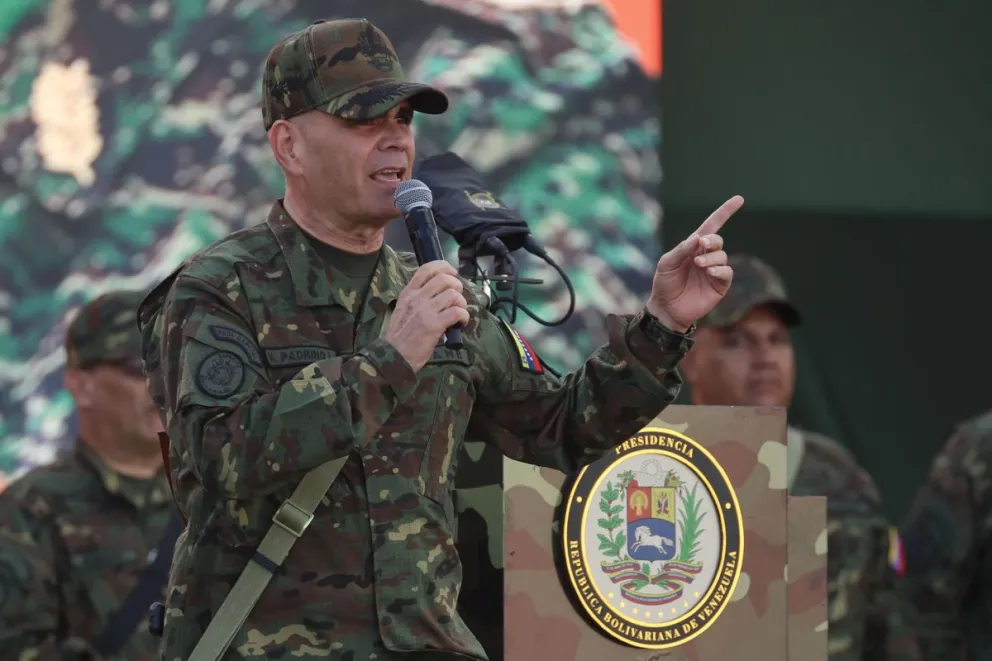 Fotografía de archivo del 23 de septiembre de 2025 que muestra al ministro de Defensa de Venezuela, Vladimir Padrino López, hablando durante un ejercicio militar en Caracas (Venezuela). Foto: EFE