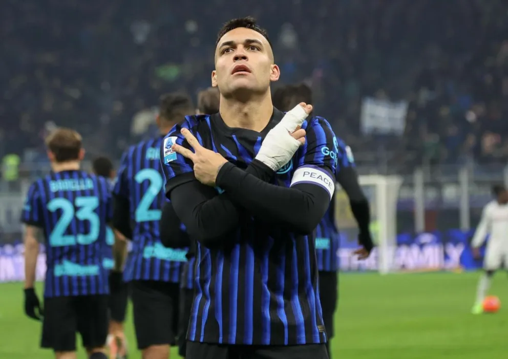 El argentino Lautaro Martínez, jugador del Inter, celebra el gol que le hizo al Bolonia. Foto: EFE