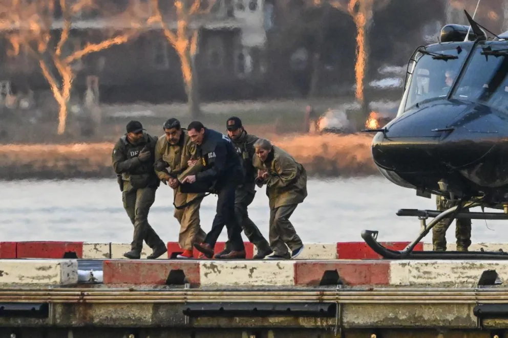 El presidente de Venezuela, Nicolás Maduro, y su esposa, Cilia Flores, rumbo a la corte en Nueva York. Foto: EFE