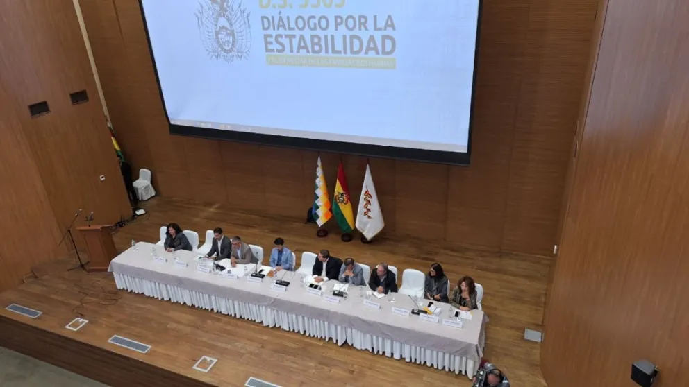 El diálogo con organizaciones instalad el lunes en la Casa Grande del Pueblo. Foto: Visión 360