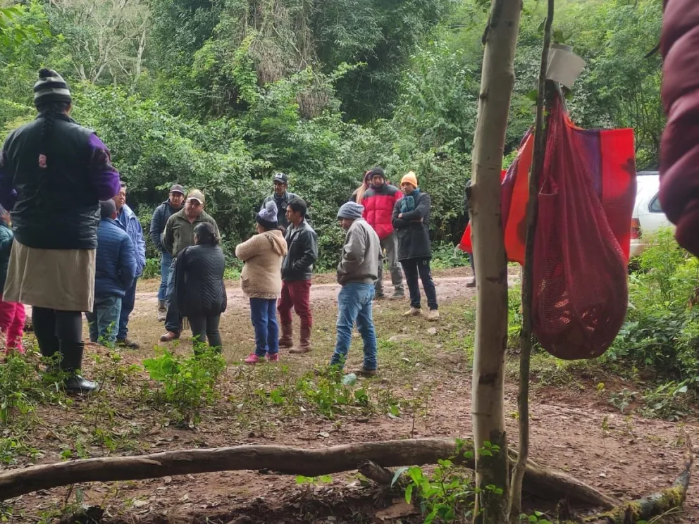 Imagen de archivo de una de las vigilias de comunarios de Chiquiacá para evitar el ingreso de las petroleras en la zona del pozo DMO-X3. Foto: Tariquia hoy.