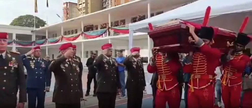 La Fuerza Armada Nacional Bolivariana (FANB) de Venezuela rindió homenaje  a 24 soldados que murieron en los ataques de EEUU. Foto: Captura de video / EFE