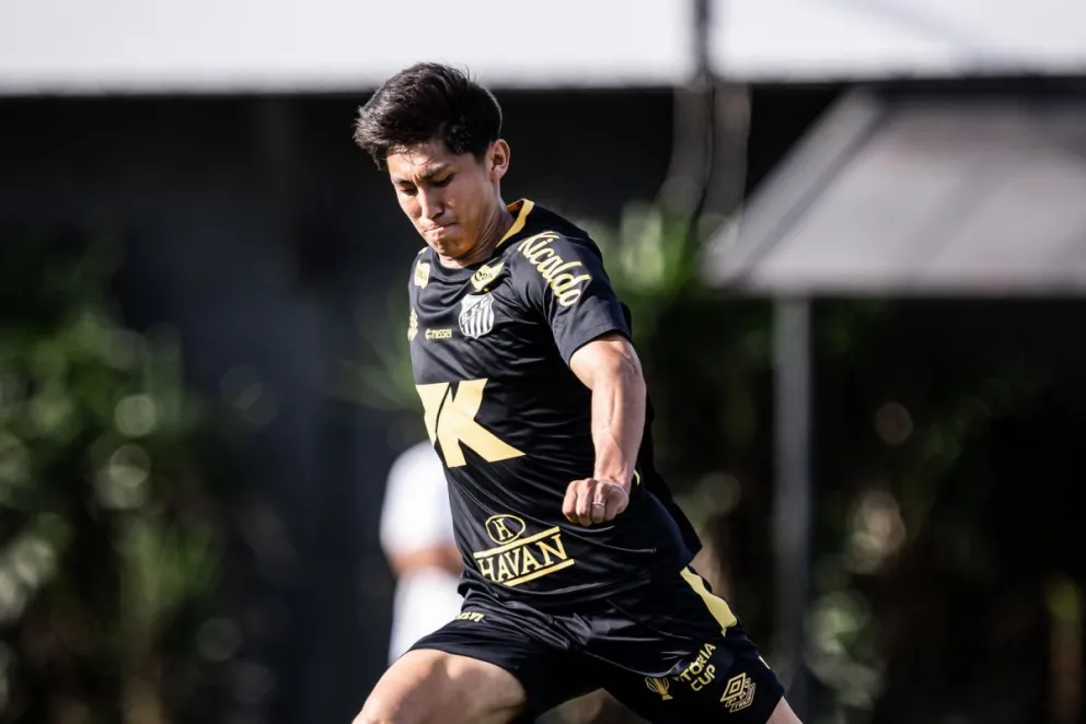 Miguel Terceros en un entrenamiento de la pretemporada que cumple con el Santos FC. Foto: FCS