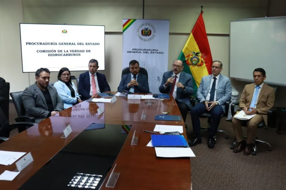 El procurador general del Estado y otros miembros de la Comisión de la Verdad, este miércoles. Foto: APG