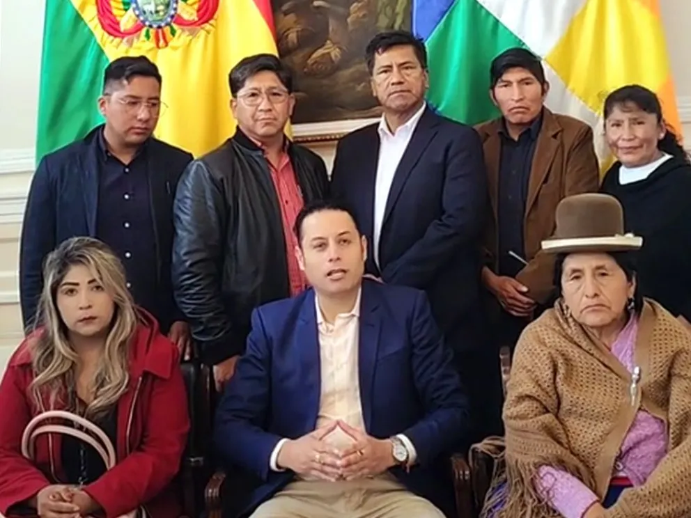 Lara y sus legisladores anuncian el proyecto de ley. FOTO: Captura de video