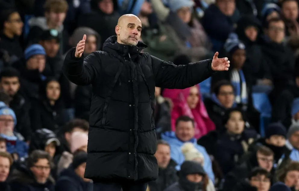 El español Pep Guardiola lamenta el nuevo empate del Manchester City. Foto: EFE