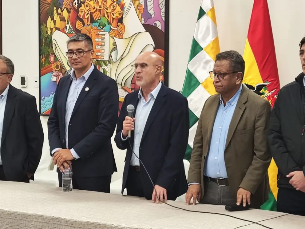 José Luis Lupo y otros ministros hablan en conferencia de prensa. FOTO: Paulo Lizárraga / Visión 360