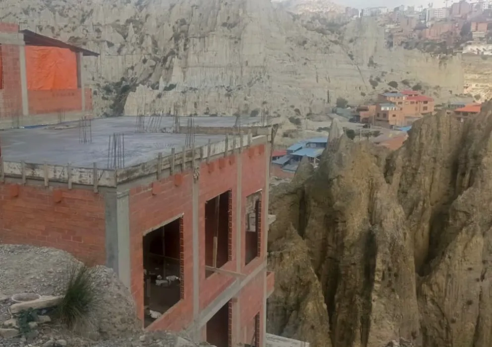 La edificación que fue paralizada. Foto: AMUN