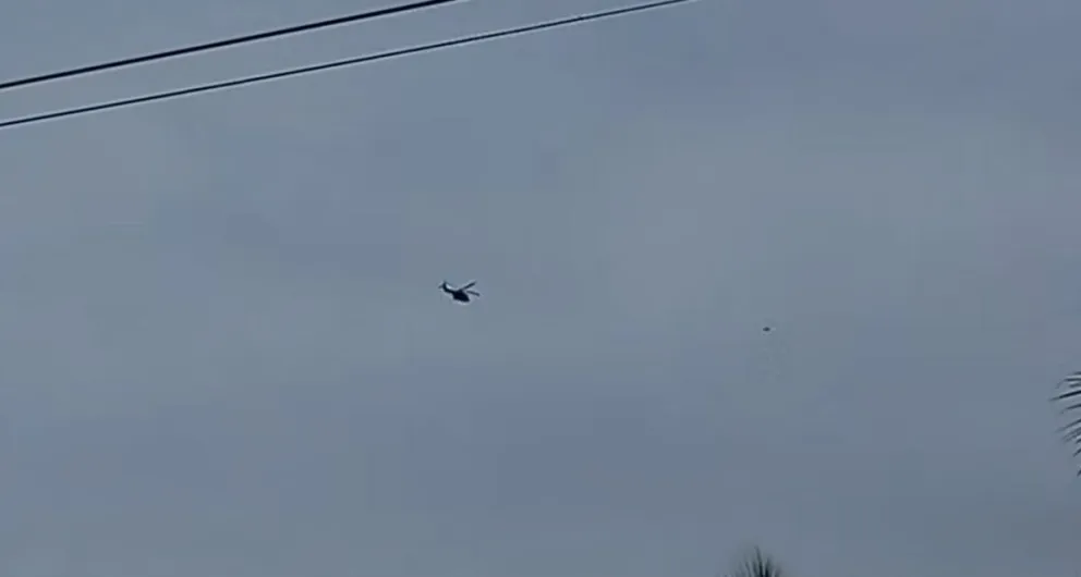 El helicóptero sobrevuela el Trópico de Cochabamba. FOTO: Captura de video