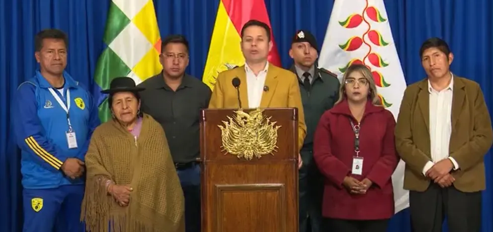El vicepresidente Edmand Lara y su bancada, este jueves, en conferencia de prensa. Foto: Captura
