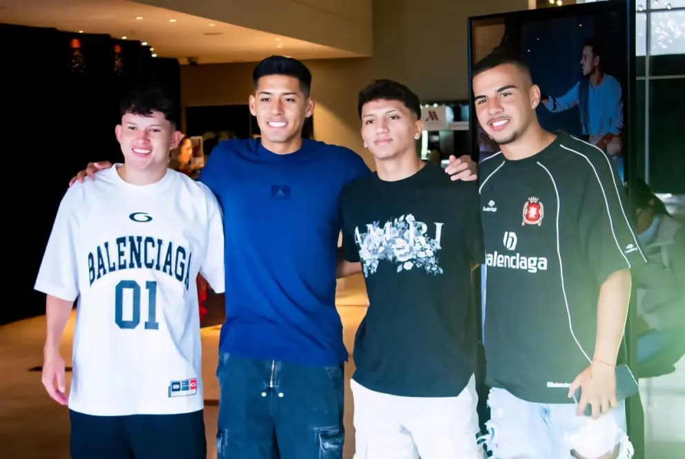 Los bolivaristas Paz (izq.), Vaca, Chávez y Matheus llegan a la concentración. Foto: Sergio Vargas.