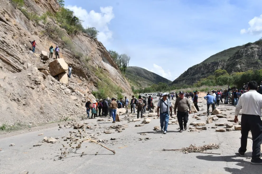 Una vez más, Parotani, en Cochabamba, se convierte en uno de los principales puntos de bloqueo. Foto: Radio Soberanía