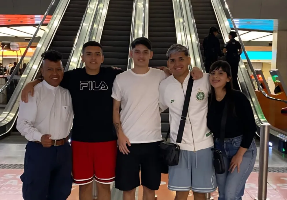 Nathan Tito (segundo desde la derecha), previo a su viaje a La Paz. Foto: Nathan Tito.