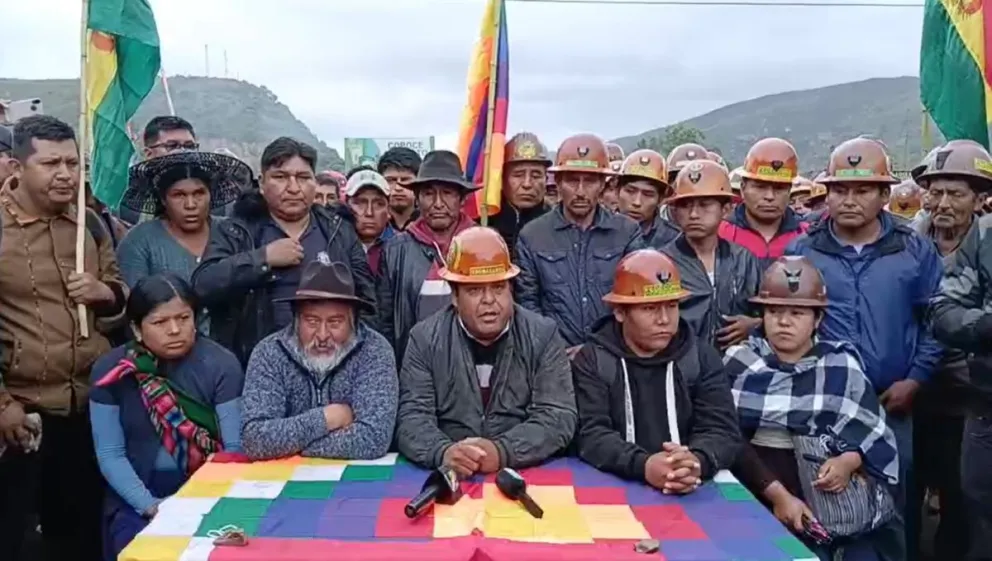 Dirigentes evistas y otros movilizados anuncian que continuarán con el bloqueo en Parotani.