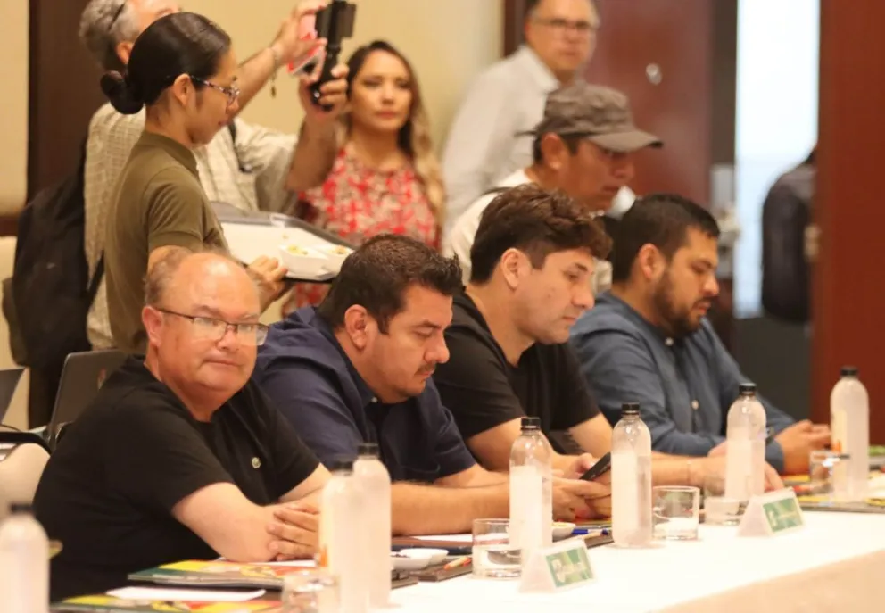 Dirigentes de los clubes bolivianos en el Consejo Superior. Foto: APG.