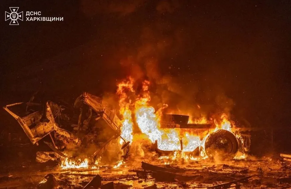 25 misiles y cerca de 300 drones cayeron sobre Ucrania. Foto: EFE / Servicio de Emergencias Estatal
