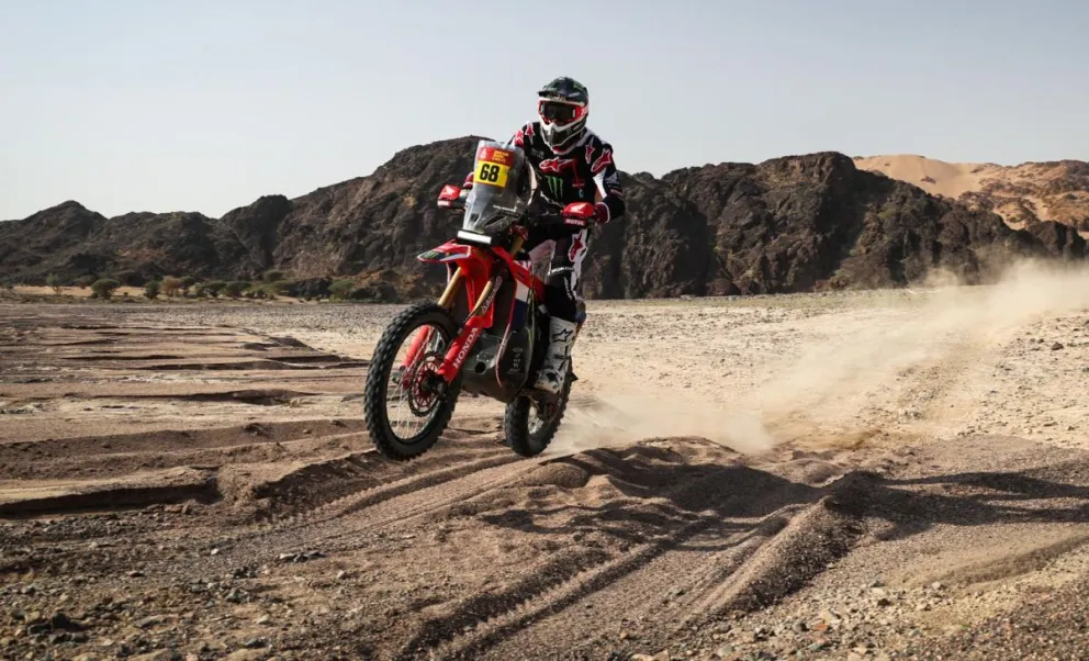 Fotografía del 6 de enero del español Tosha Schareina durante su participación en el Dakar 2026. Crédito: EFE