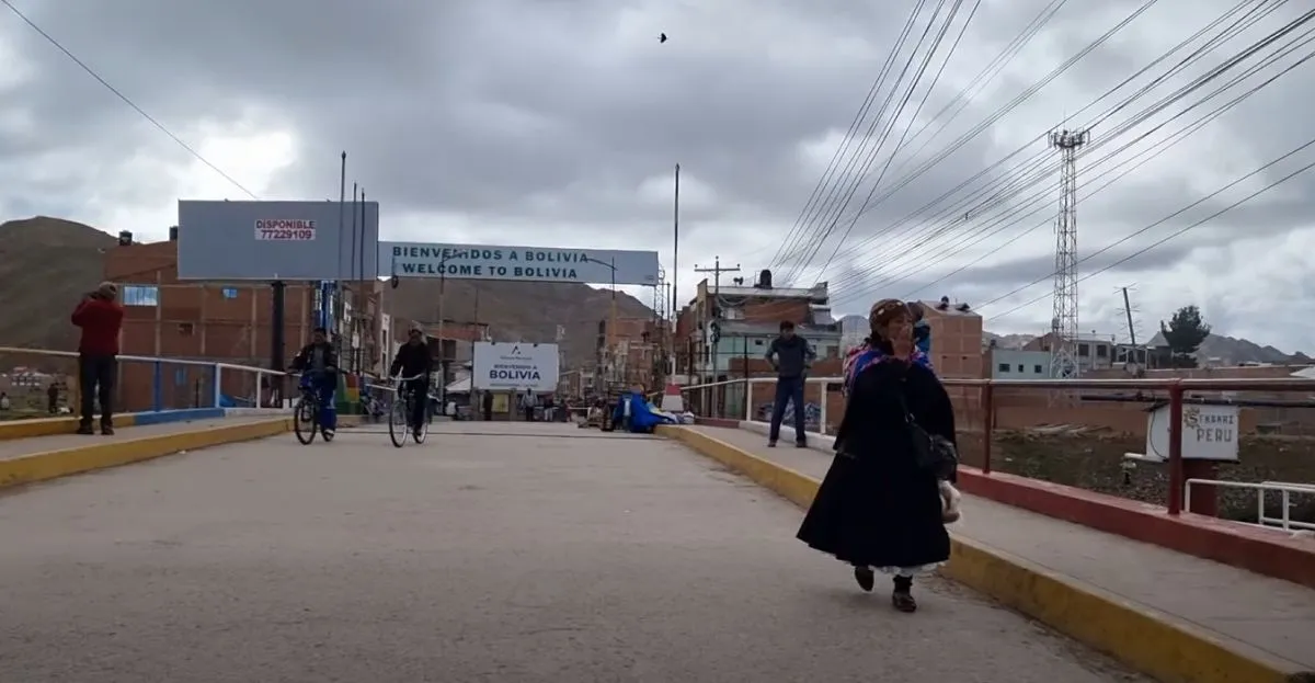 El ingreso de Per&uacute; a Bolivia durante los d&iacute;as de bloqueo. 